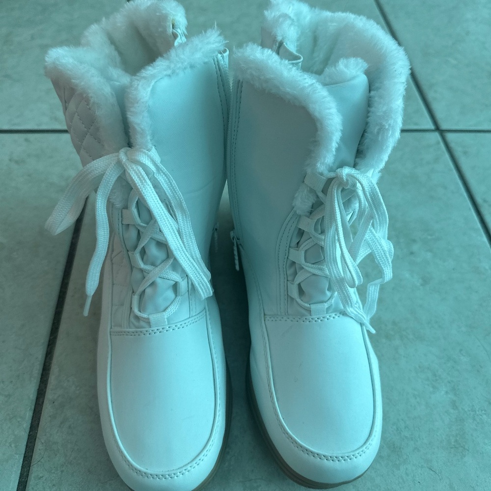 Totes Daisy Snow Winter Boots Women's Size 10M Waterproof White Faux Fur Zip